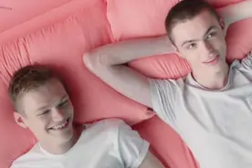 因为这个香水广告，骚气的CK被普京大帝给封了视频封面