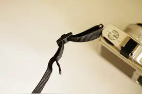 你真的会给相机穿背带吗？专业背带怎么打。图片