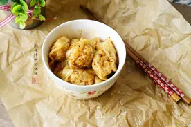 打开春天味蕾的美食—酸辣拌鲜虾馄饨图片