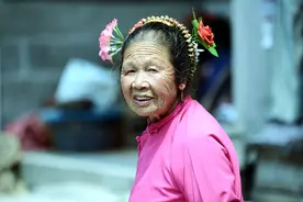 与惠安女、湄洲女并称福建“三大渔女”，泉州蟳埔女堪称最花女人图片
