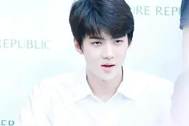 苗观星娱丨EXO世勋出席签售会 网友大喊萌萌哒！图片