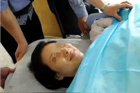 令人震惊的三胞胎分娩全过程实录（组图）图片