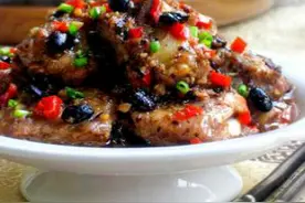 手把手教你做豆豉双椒蒸排骨，排骨这样吃才够味！图片