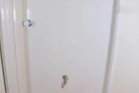 门坏了？老外教你如何正确修门！视频封面