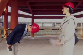 纨绔公子到工地巡查，竟给女管理鞠躬！视频封面