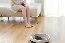 智小兔 Tubbot 扫地机器人，爱干净还调皮，不小心就被调戏了图片