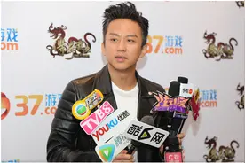 邓超首次挑战游戏代言 直播PK现“顽童”本色图片