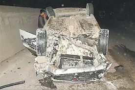 对向来车突然开远光灯，他被晃得睁不开眼 结果图片