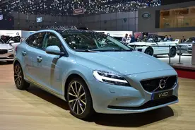 2017款沃尔沃V40亮相日内瓦车展 车灯升级图片