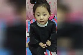 女儿问爸爸上厕所用左手还是右手擦，老爸反问女儿才知道被骗了视频封面