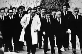 一个曾经的黑帮少年，一间小黑屋，一本圣经..这黑道传教士有点方..图片
