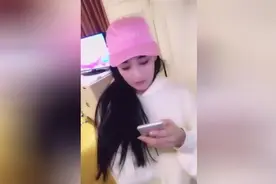 美女张馨予玩直播啦，我身高一米六八，体重98斤视频封面