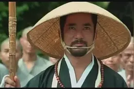 日本高手来到少林挑战，少林高僧不是其对手，不料旁边小伙是高手视频封面