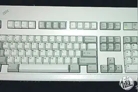 闪亮炫酷可以更好——雷柏V720 RGB全彩背光机械键盘茶轴使用测评图片