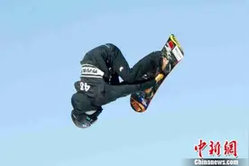 单板滑雪世锦赛:张义威获男子空中技巧半决赛第18名图片