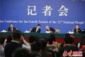 全国人大回应机动车限行:不得违反上位法但可特事特办图片
