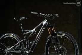 靓车欣赏“黑骑士” Specialized Stumpjumper图片