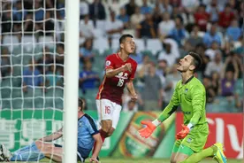 黄氏救心丸！黄博文四度在亚冠为恒大扳平图片