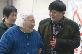 她93岁高龄 烂脚75年 历史的伤痛终被抚慰图片