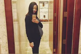 张梓琳会友人孕肚神奇「消失」 晒侧身美照：肚肚还在啊图片