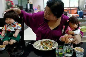 吓！塑料娃娃能带来好运？泰国掀起“天使娃娃”热图片