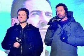 “金刚狼”出演“英国版阿甘”90米高台跳雪图片