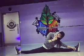 李小璐练舞玩劈叉 盘点女星劈叉瞬间：谢娜杨幂刘亦菲图片