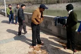 不忍病痛折磨旬邑女子跳湖轻生 农民工和小伙合力搭救图片
