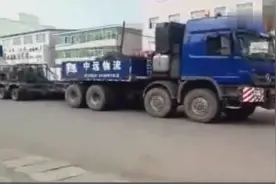 价值百万的50米超长大货车，这么高的回头率，司机确定要这么开