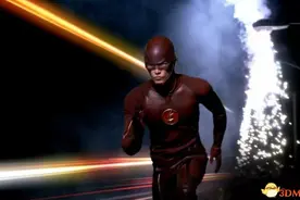 CW电视宣布续订了11部剧集 各路超级英雄悉数回归啦图片