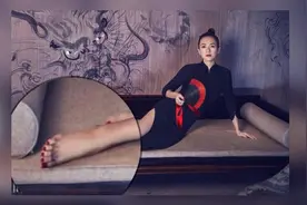 章子怡P图太狠了，居然P出了六个脚趾！视频封面