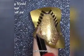 红色配金色可以这么美！美甲师教你不一样的美甲技巧！视频封面