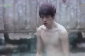 小伙太平间死而复生，吓得医护人员落荒而逃视频封面