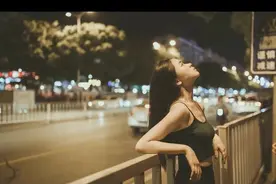 这首《四叶草》每次听都百听不厌，单曲循环无数次！视频封面