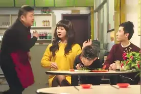 小明同学和爸妈出门去吃饭，遇上个奇葩二货老板全程笑得我拍桌子视频封面