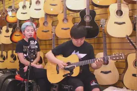 美女 吉他弹唱《七月上》比较小众的歌曲 但是很好听滴视频封面