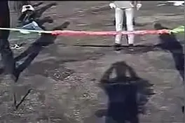 玩高空弹跳，工作人员被一起拉了下去视频封面