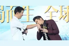 警匪电影《破局》首映，主演王千源对郭富城使出“摸臀杀”图片