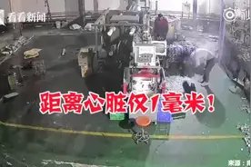 660度铝液穿透工人胸腔离心脏1毫米 医生：凝结铝块像枪眼视频封面