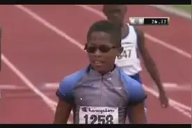 8岁小男孩 200米跑出26.33秒 技术完美 巨星范十足