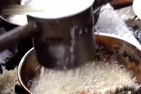 印度手工制作油炸方便面，看着也没那么脏