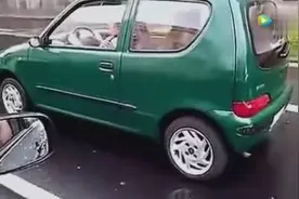 女司机开车车轮都不动，谁解释一下这是什么原理？