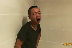 小伙作死挑战吃最苦的中药 黄莲 脸都变色了视频封面