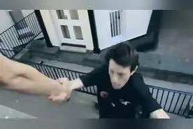 跑酷vs滑板？看谁比较快！