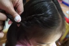 简单易上手的漂亮刘海编发教程，快给你家闺女试试吧！