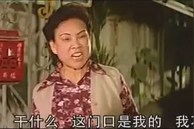 小山东初到香港，身无分文，想从路边歇会都难，人情冷暖世态炎凉视频封面