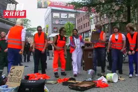 太震撼了，国外清洁工组团玩音乐，节奏感超强视频封面