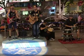 广西南宁街头卖唱，一首《友情岁月》蛮好听的！视频封面
