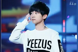 tfboys粉丝诈骗易烊千玺躺枪 骗子小学没毕业被骂智障图片