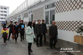 歙县：副县长胡锦来到歙县育鸿学校调研图片